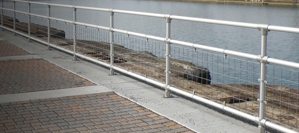 Aluminum Pipe Railing Made with Kee Lite® Pipe Fittings | Simplified ...