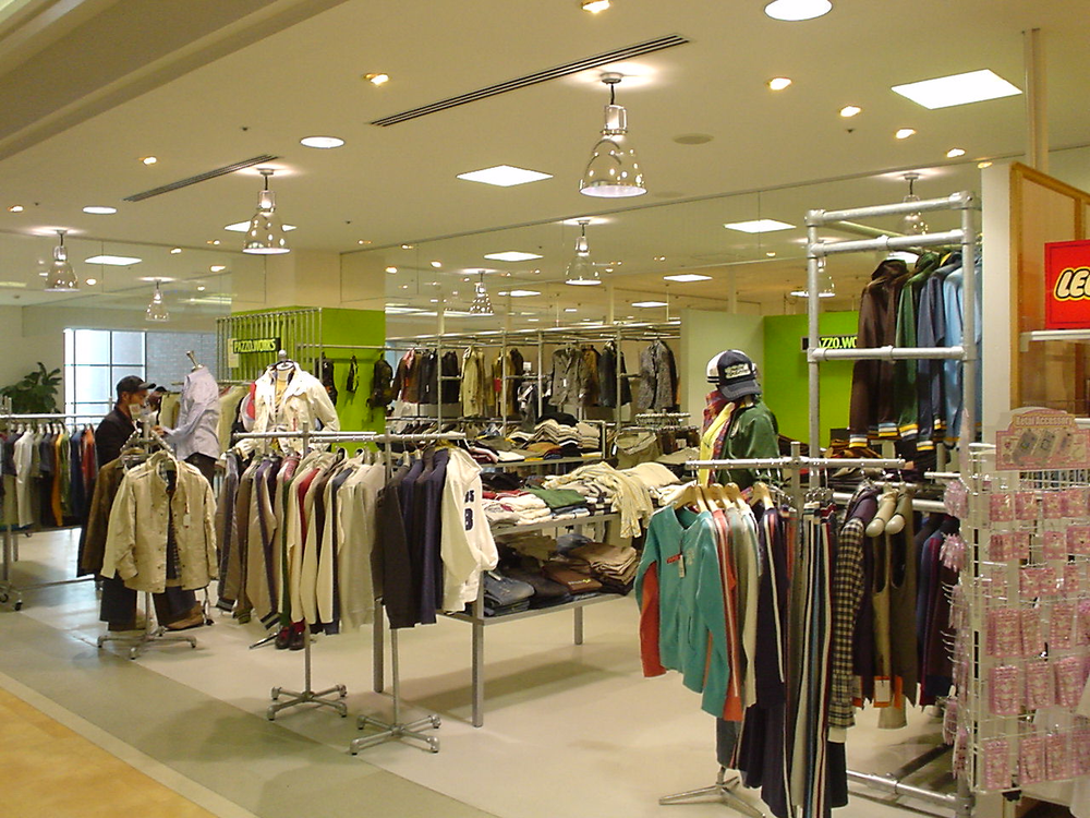 Free Standing Clothing Racks for Retail Stores