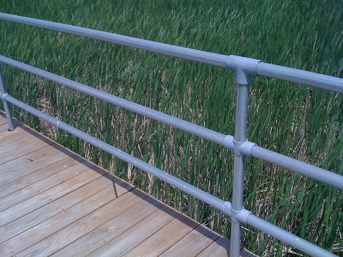 ground railing for pedestrians
