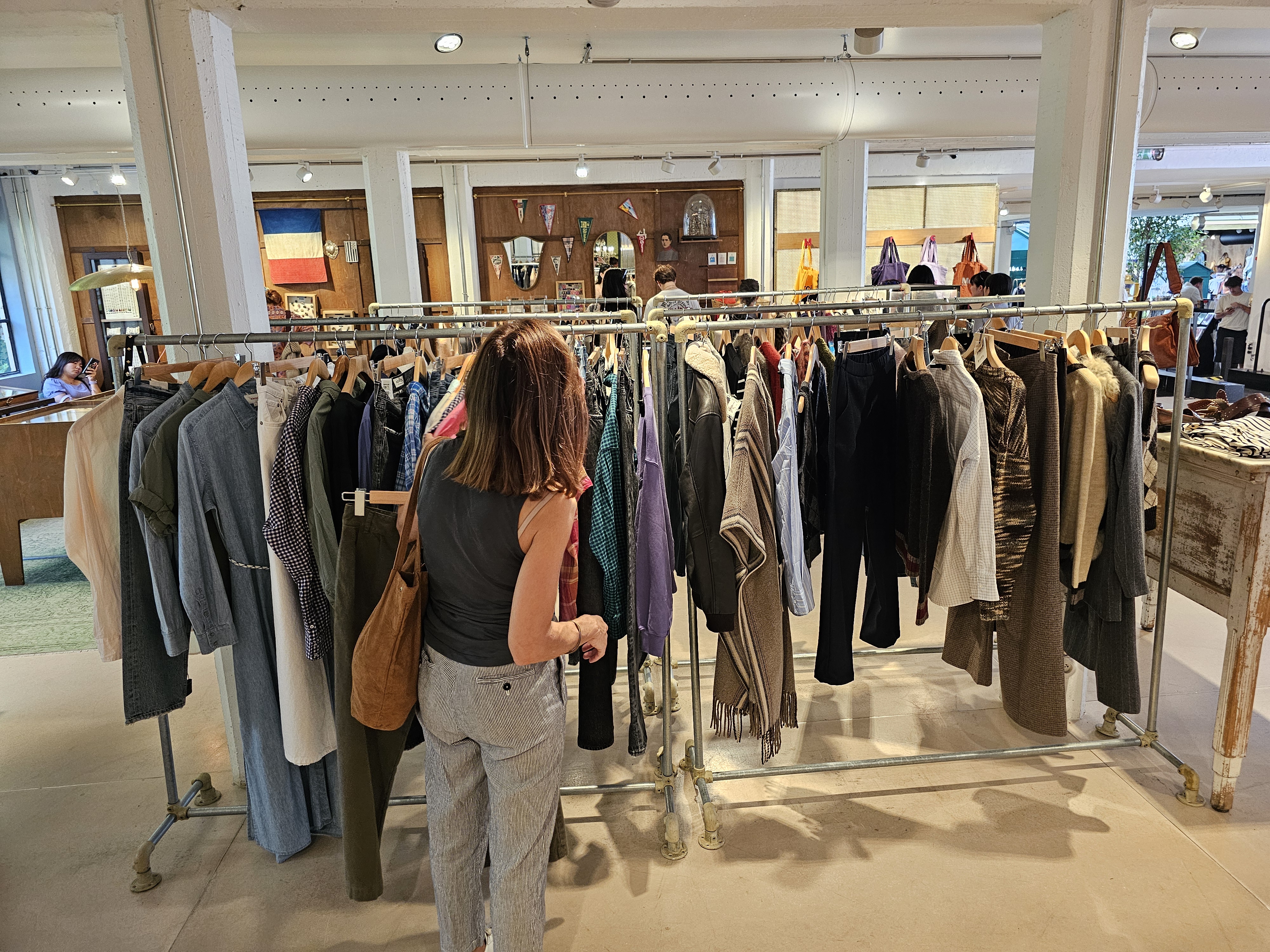 customizable clothing racks