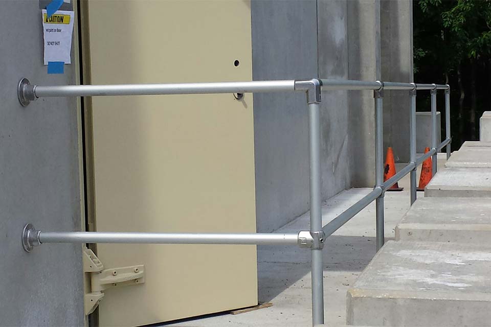 Aluminum guardrail