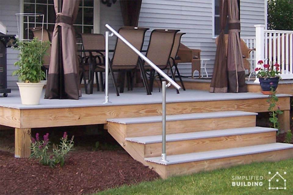 Good looking deck railing