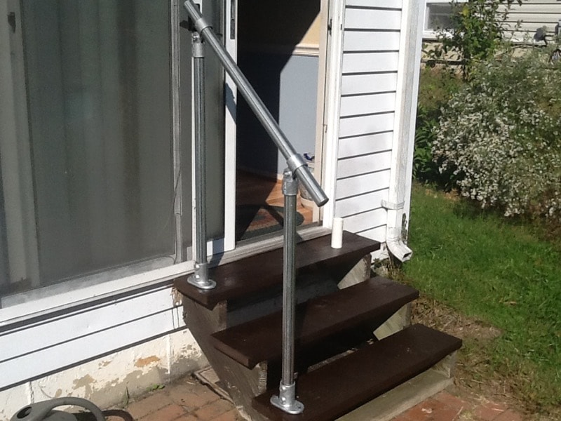 <center><span class='u-heading-4'>Like this railing style?</span><br><a class='link-as-button button-light-normal' href='/kits/stair-railing-kits/surface-mount-railings/surface-c50-surface-mount-railing'>Purchase the Classic Adjustable Simple Rail Handrail</a></center>
