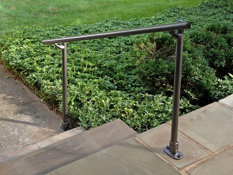 <center><span class='u-heading-4'>Like this railing style?</span><br><a class='link-as-button button-light-normal' href='/kits/stair-railing-kits/classic-offset-simple-rail-handrail'>Purchase the Classic Offset Simple Rail Handrail</a></center>