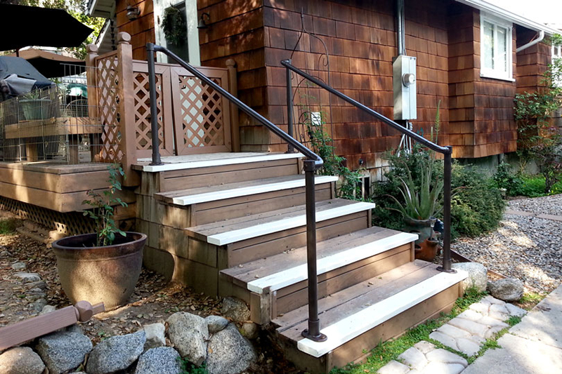 Wood Steps Railing